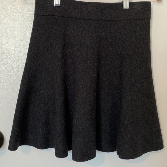 Club Monaco Grey skirt - Picture 4 of 5
